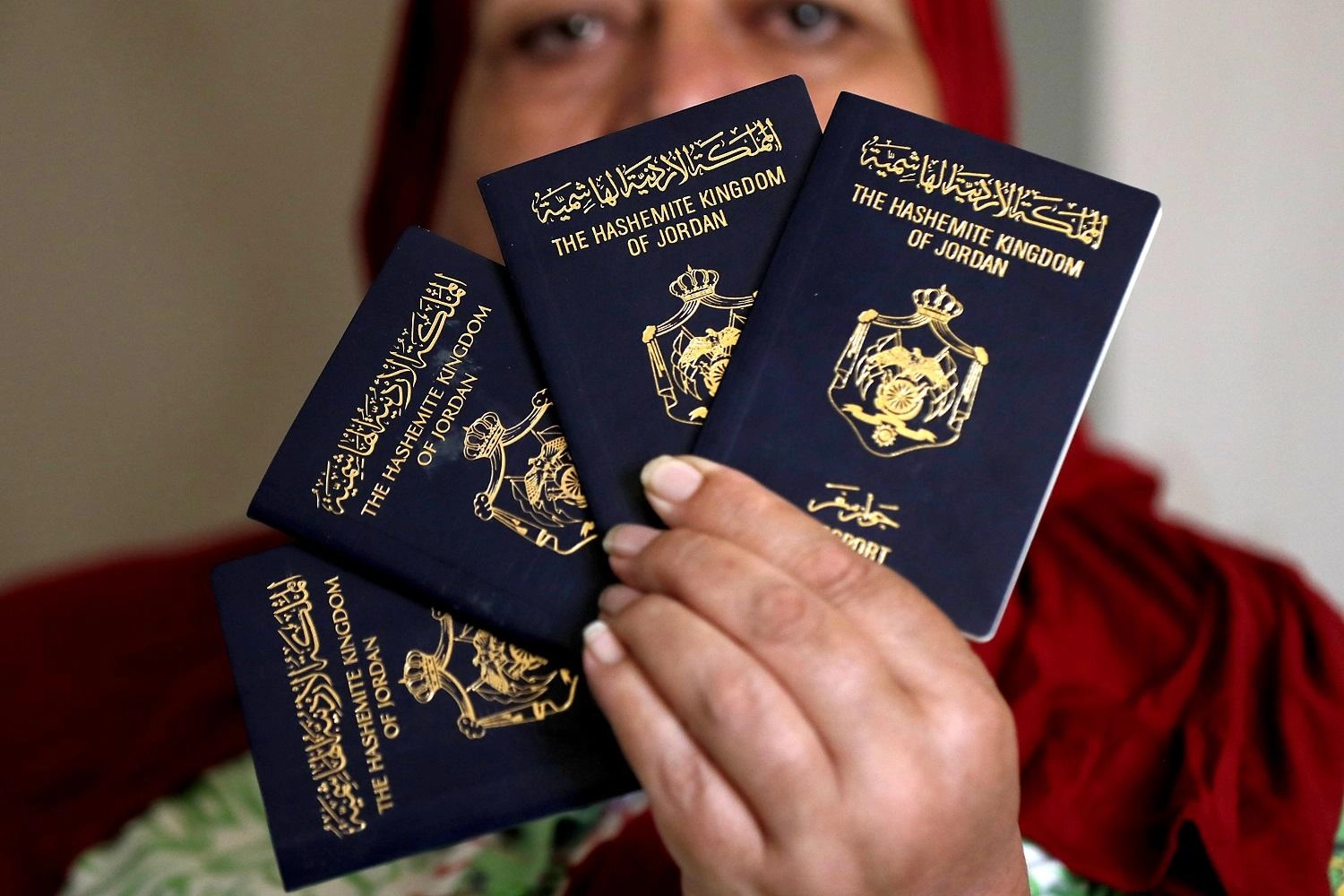 تجديد جوازات سفر المقدسيين في القدس "يدعم صمودهم"