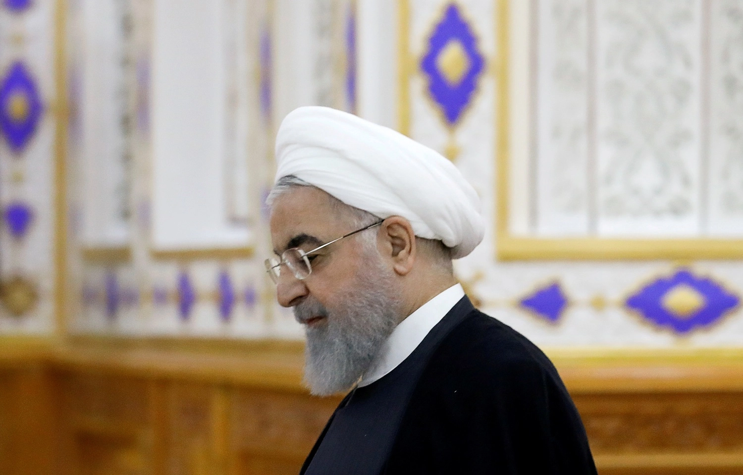 طهران تدعو واشنطن لرفع العقوبات قبل التفاوض 