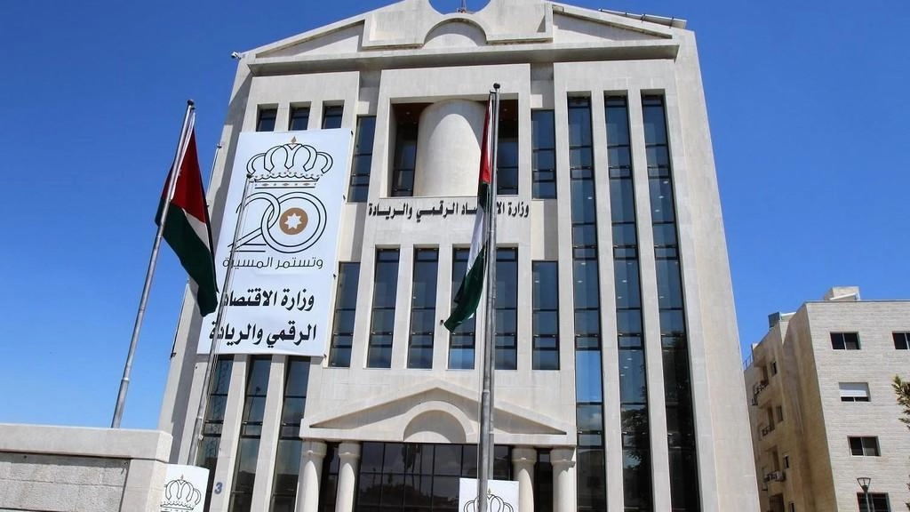 الإعلان عن وظائف شاغرة بعقود شاملة 
