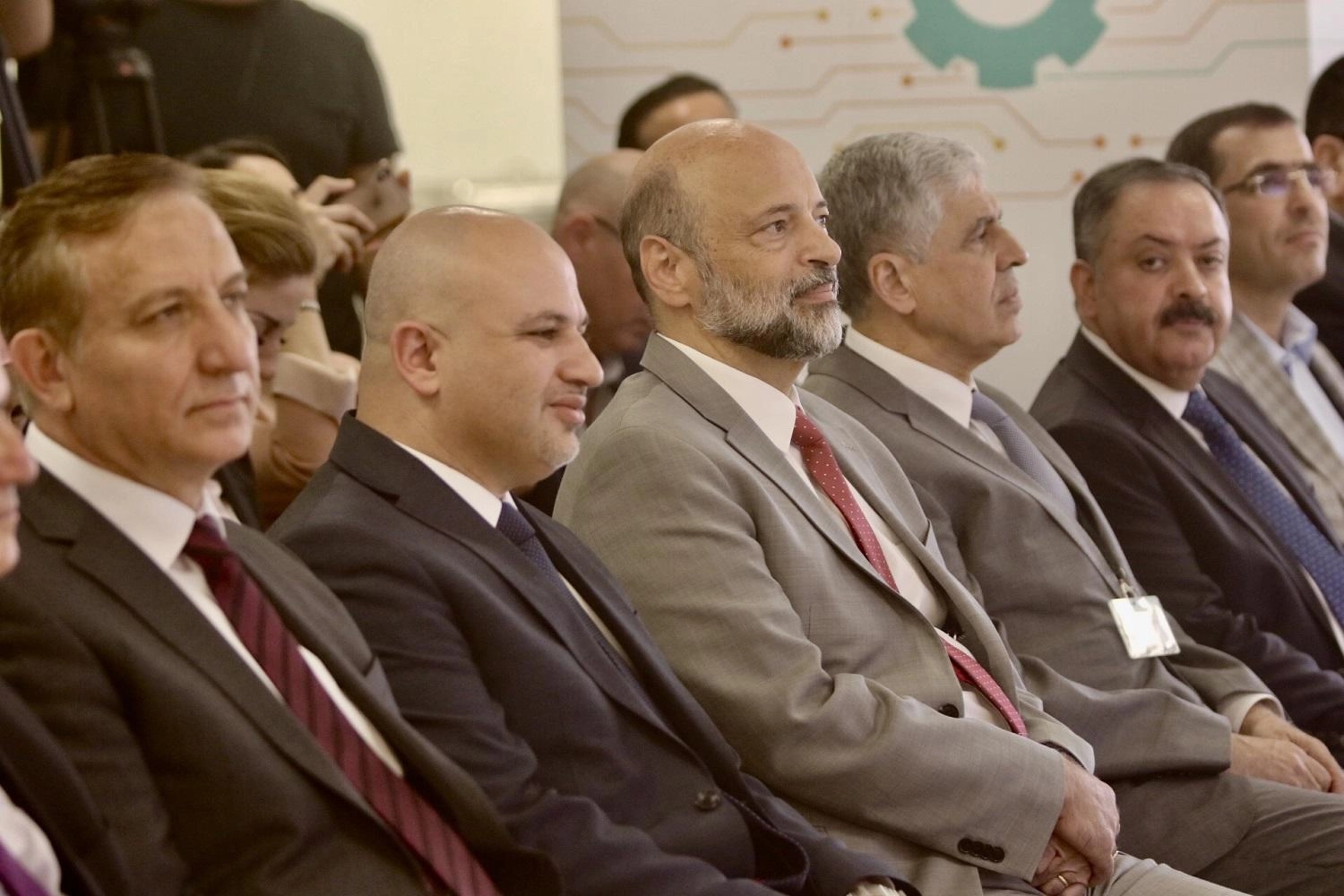 الرزاز: الحكومة بصدد إعادة هيكلة هيئة الاستثمار 