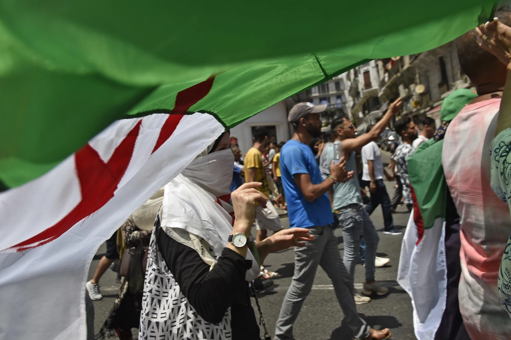 قائد الجيش: المطالب الأساسية لحركة الاحتجاج "تحقّقت"