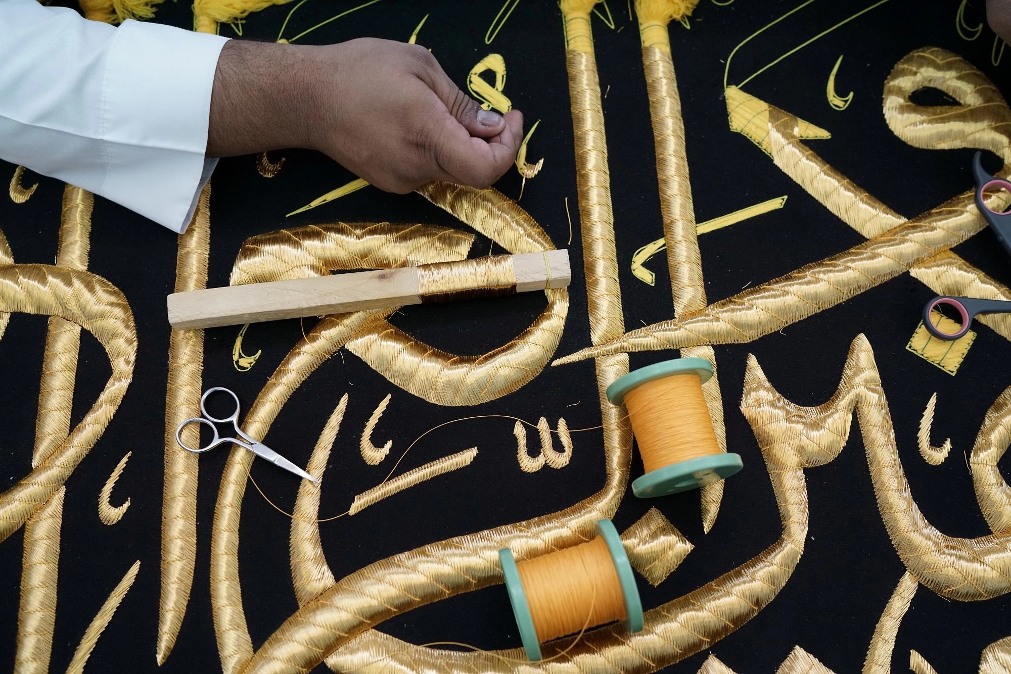 كسوة الكعبة صناعة تتناقلها الأجيال 