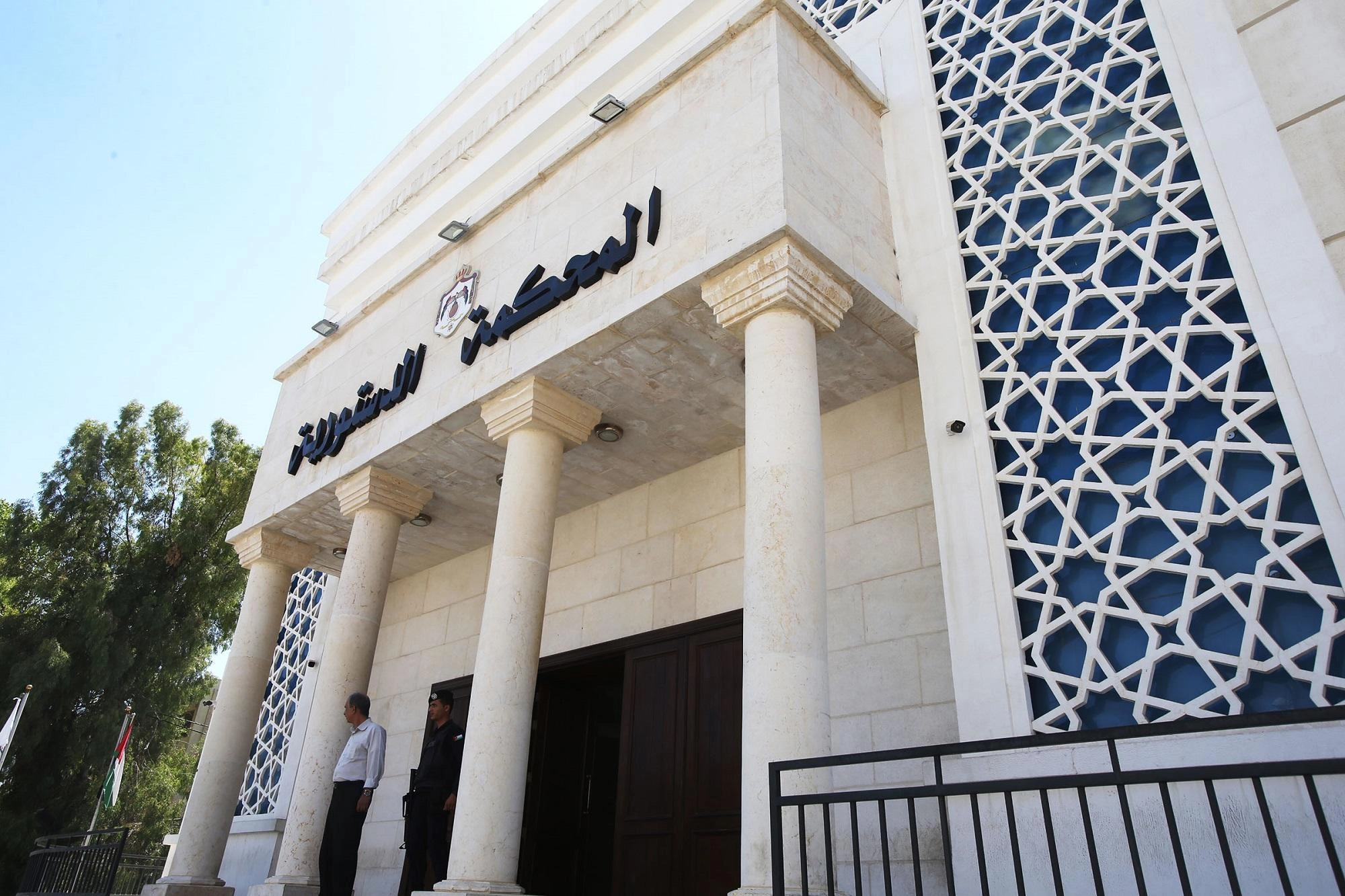 الوزير غير ملزم بالتنازل عن ملكيات تجارية امتلكها قبل توليه منصبه