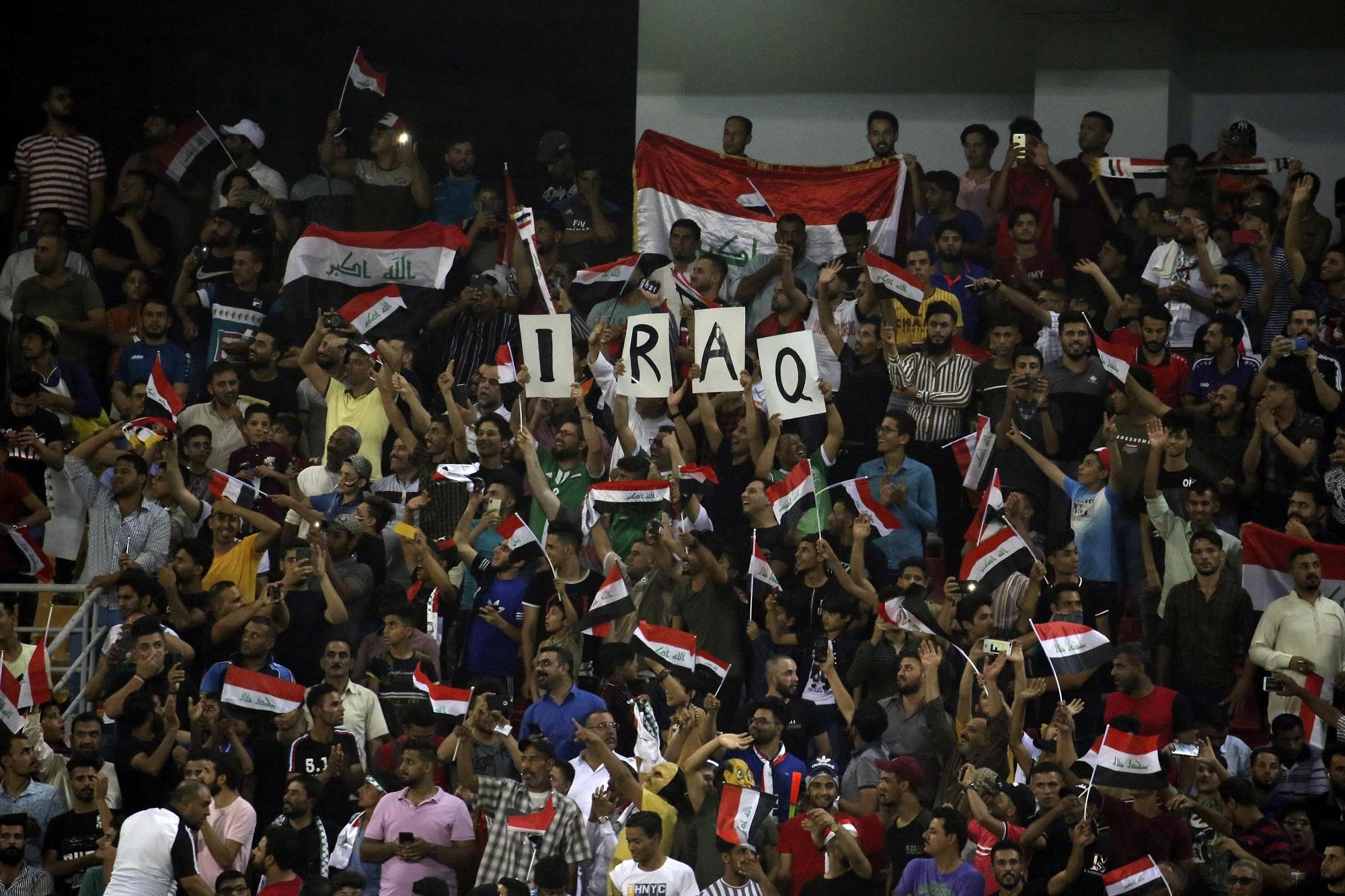 العراق يلتحق بالبحرين في النهائي