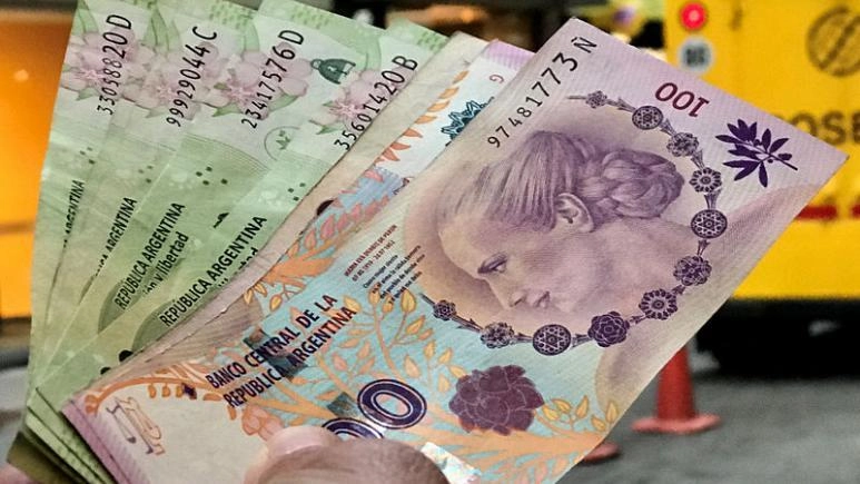 البيزو يهبط مجدداً مع استمرار اضطرابات الأسواق