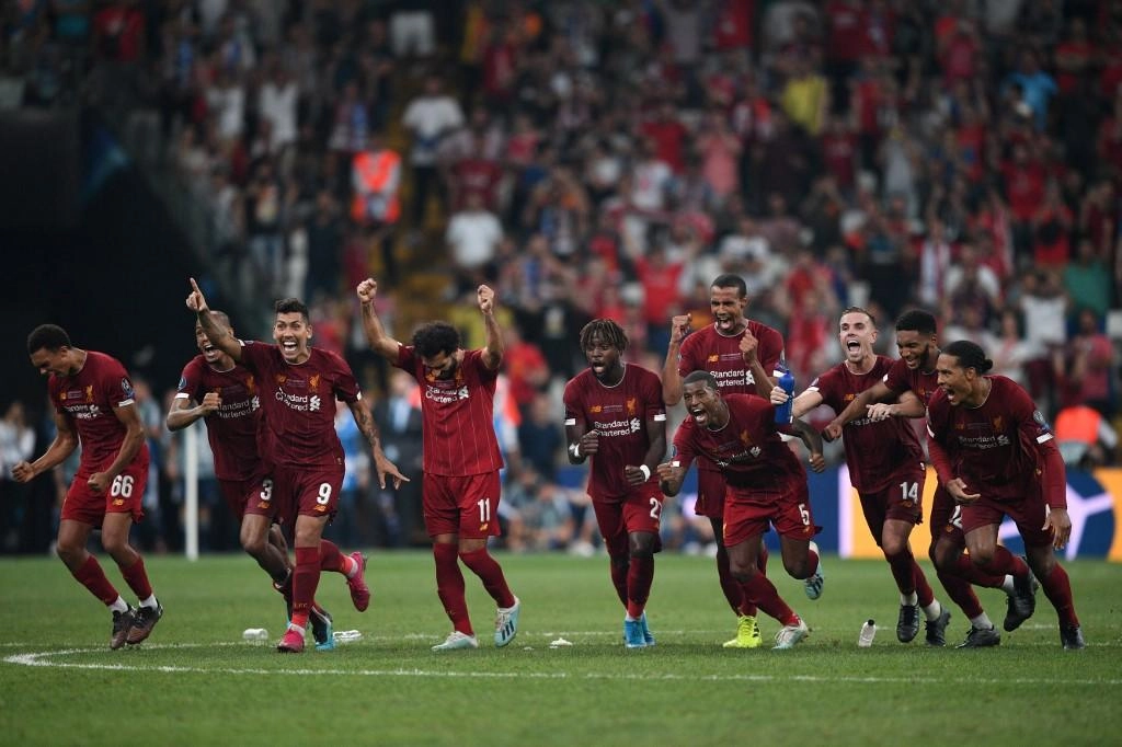 ليفربول يتوج باللقب بعد هزيمة تشيلسي