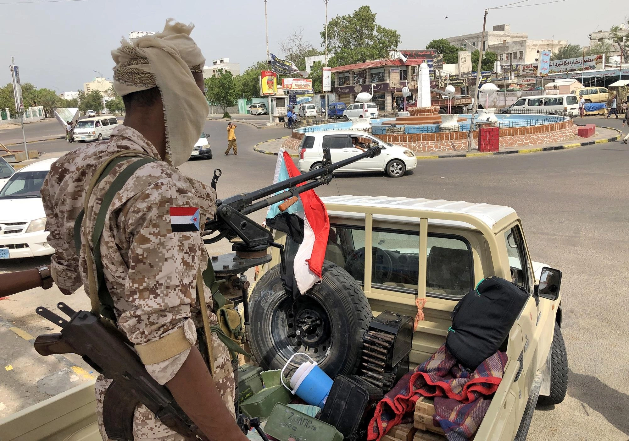 لجنة سعودية إماراتية تبحث انسحاب الانفصاليين من عدن