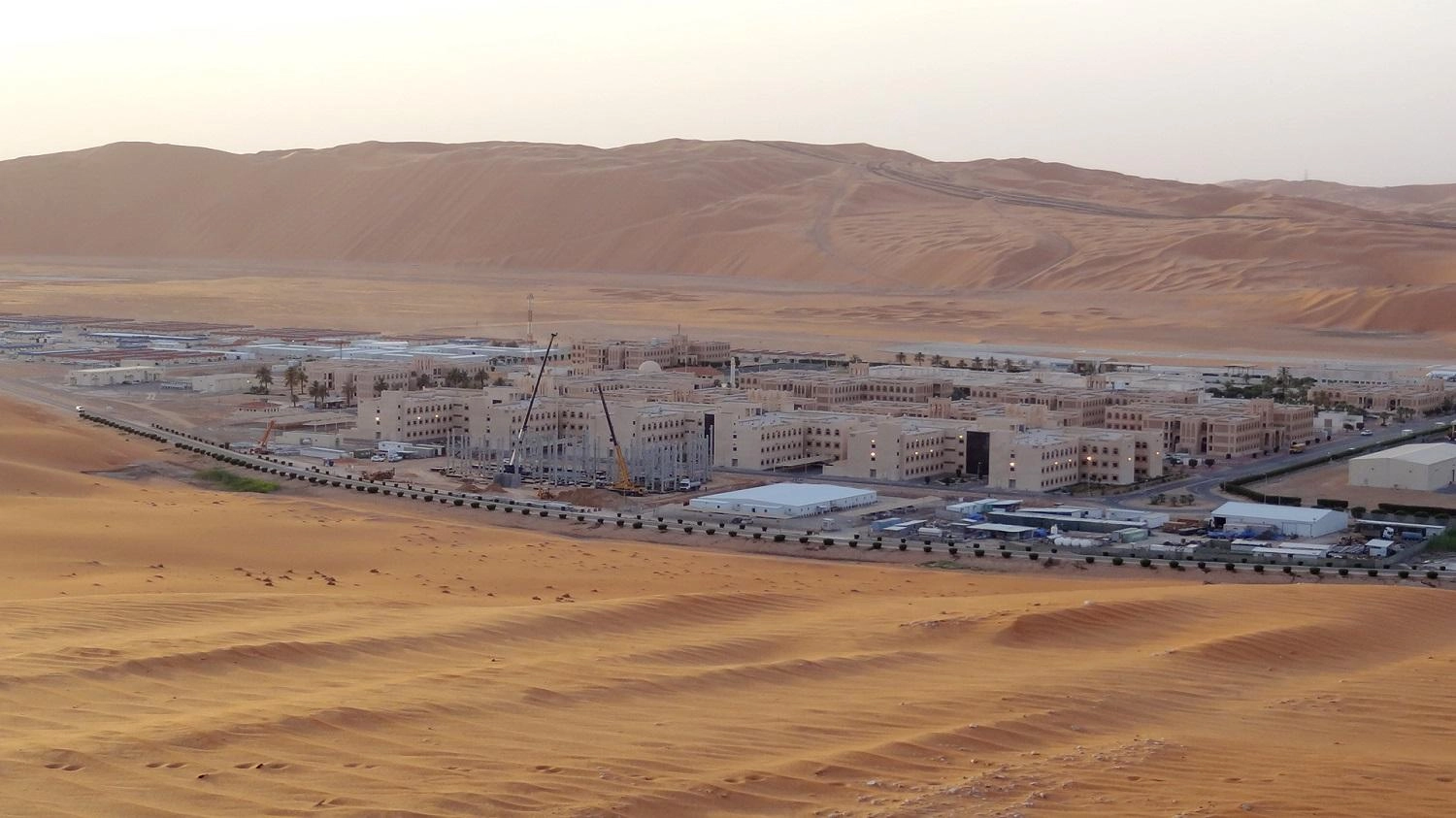 هجوم الحوثيين على حقل نفط يستهدف تعطيل إمدادات الطاقة العالمية