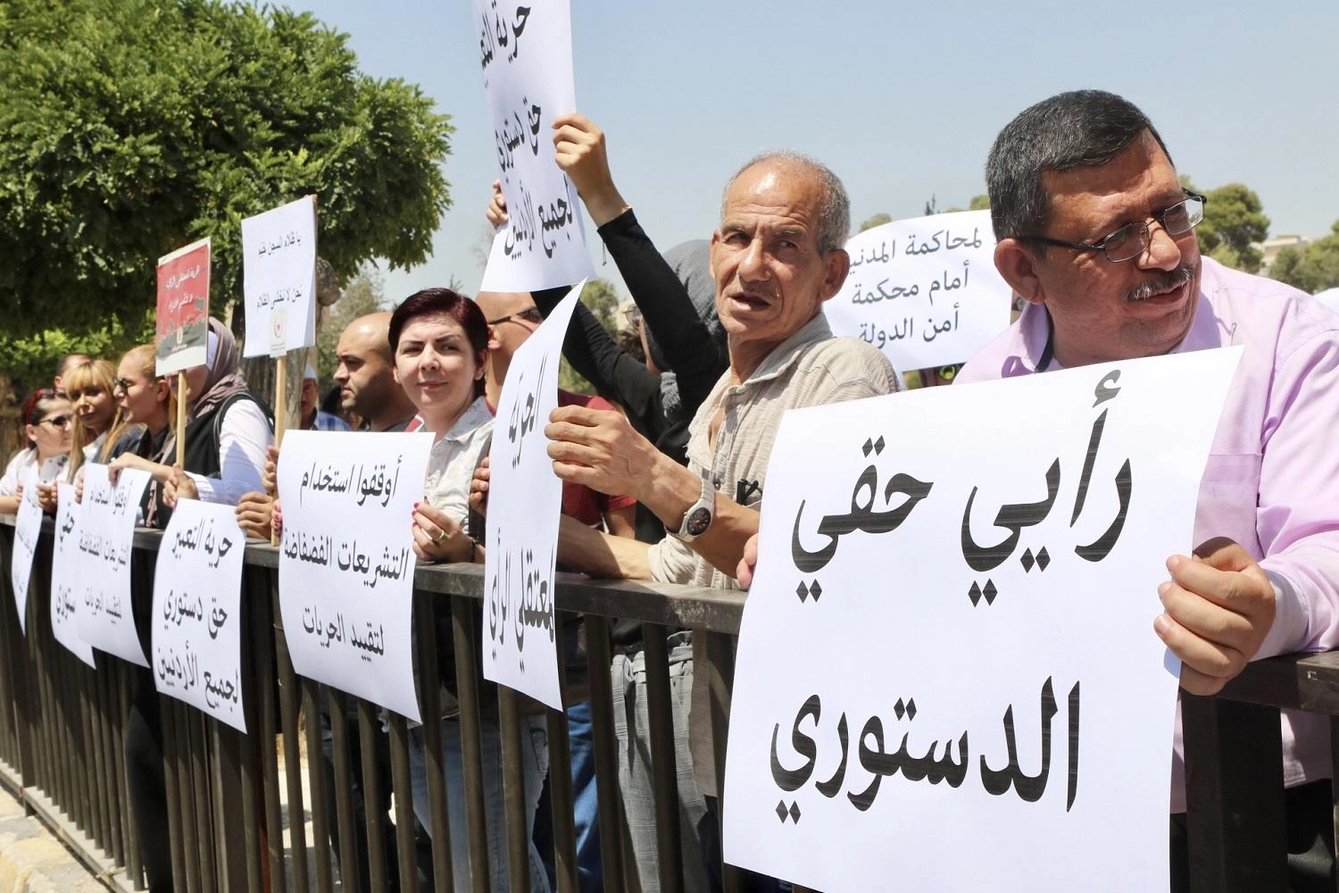 اعتصام يطالب بالإفراج عن "معتقلي الرأي"