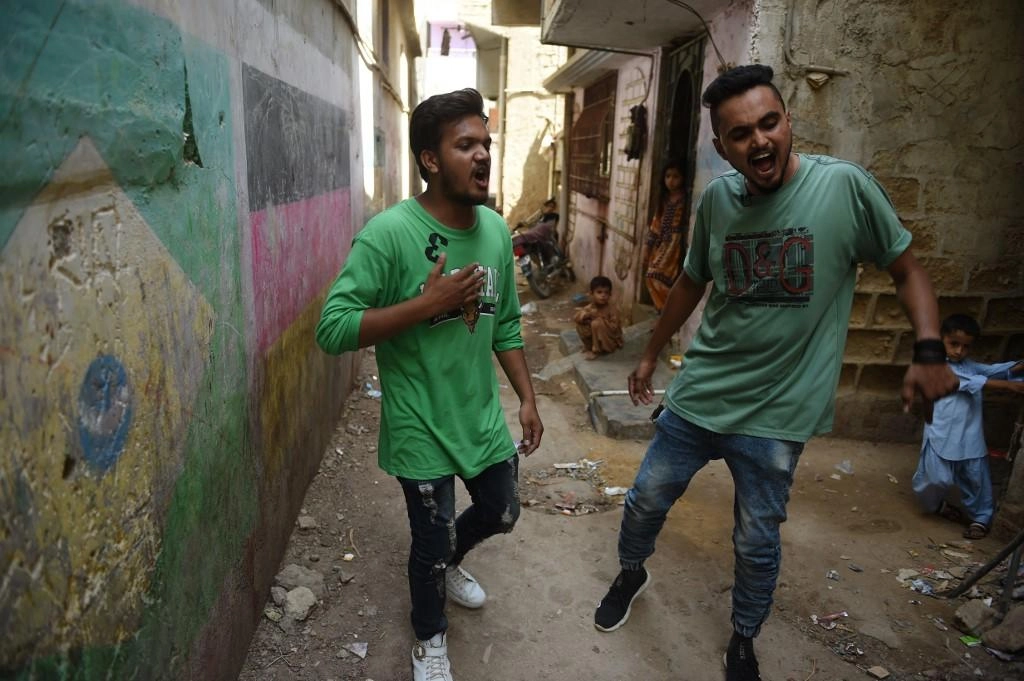 شباب يستعينون بالموسيقى لتخطي العنف