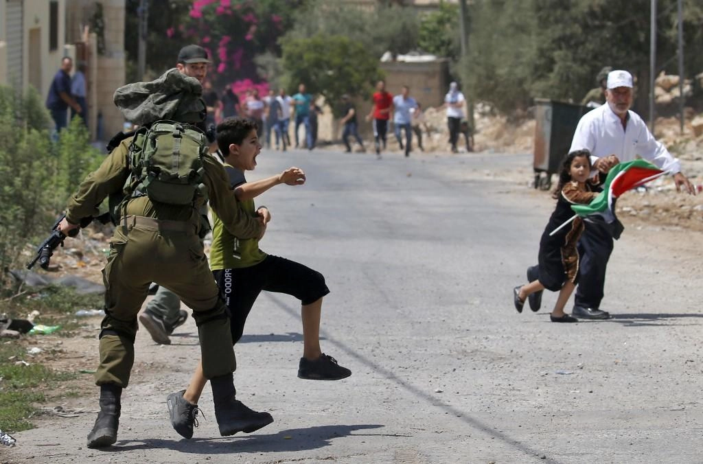 اعتقال 4 فلسطينيين في الخليل