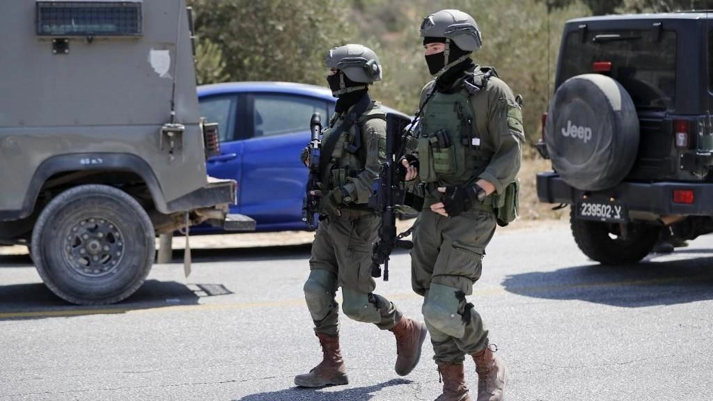 قوات الاحتلال تعتقل 22 فلسطينياً
