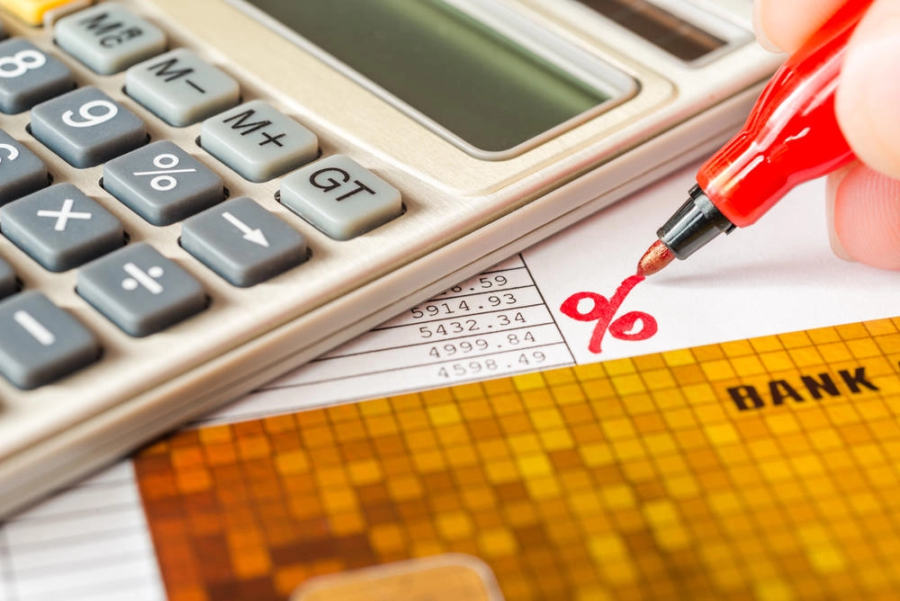 تحديد أسعار الفائدة يخضع لآلية تنافسية