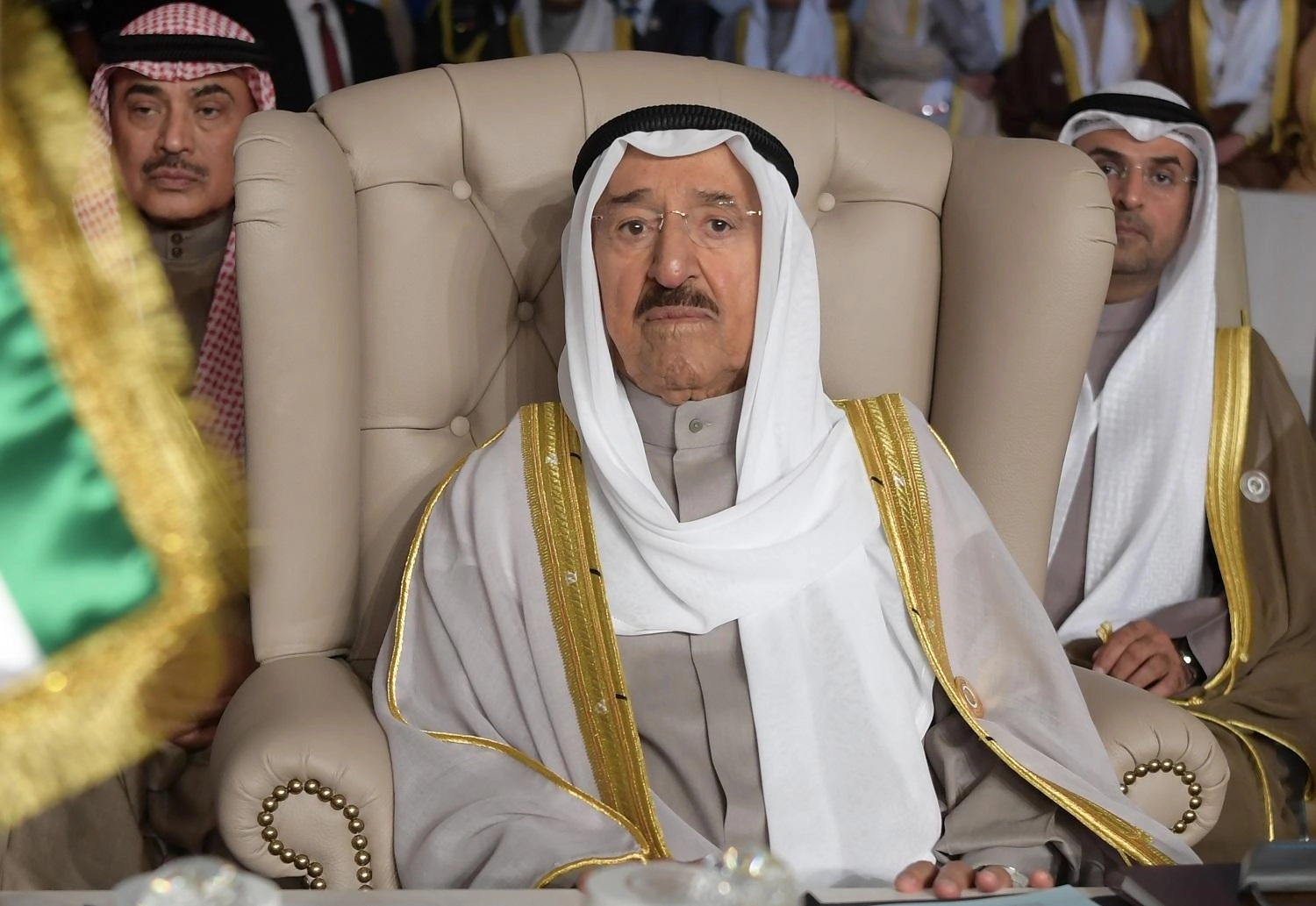 أمير الكويت يغادر المستشفى بعد استكمال فحوصات