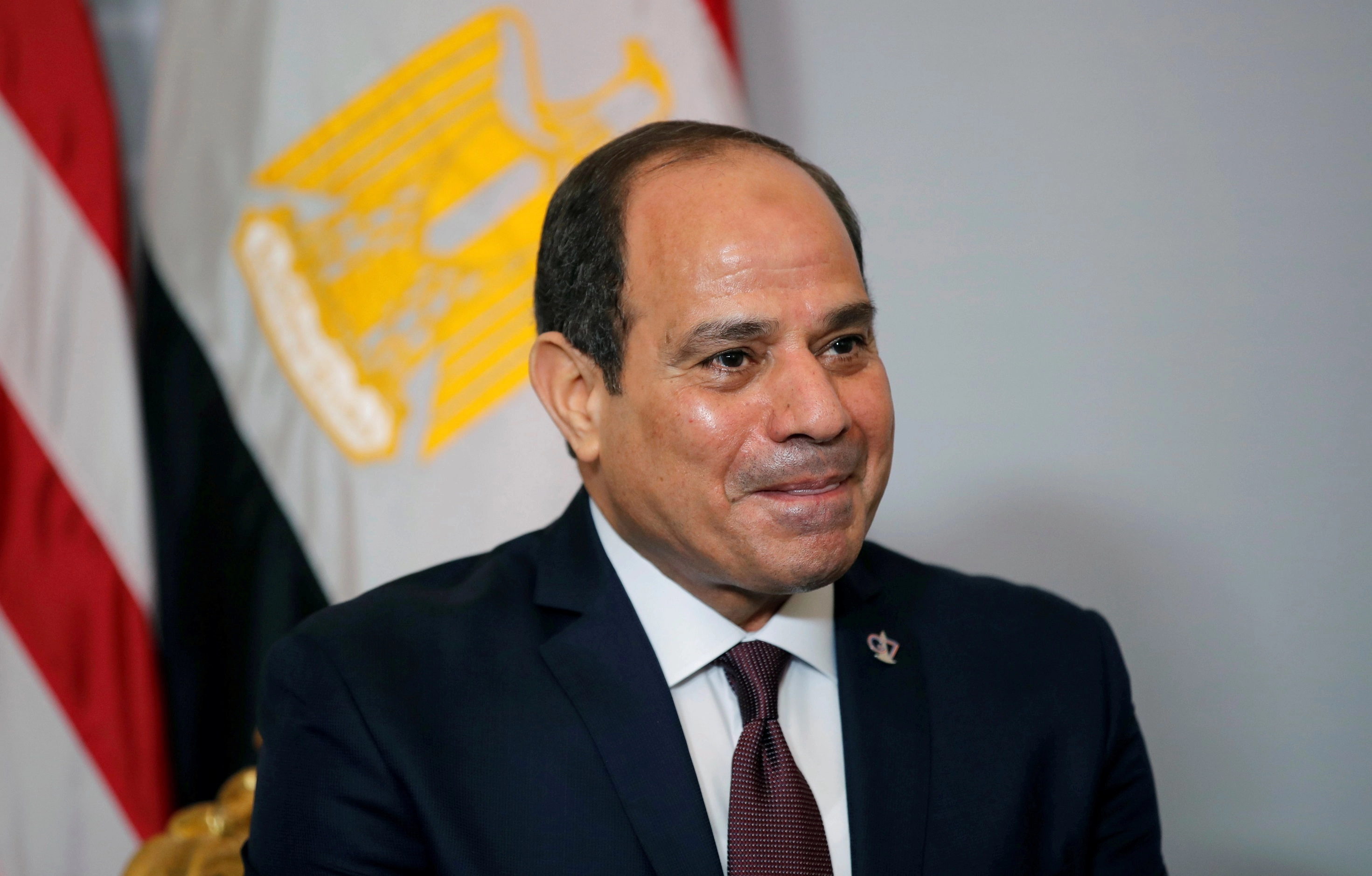السيسي ينفي اتهامات بالفساد موجهة من مقاول مصري