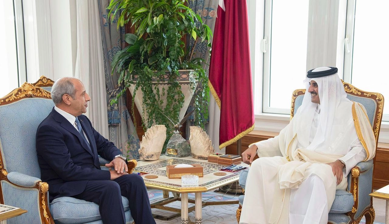 اللوزي يقدم أوراق اعتماده سفيرا للأردن في قطر