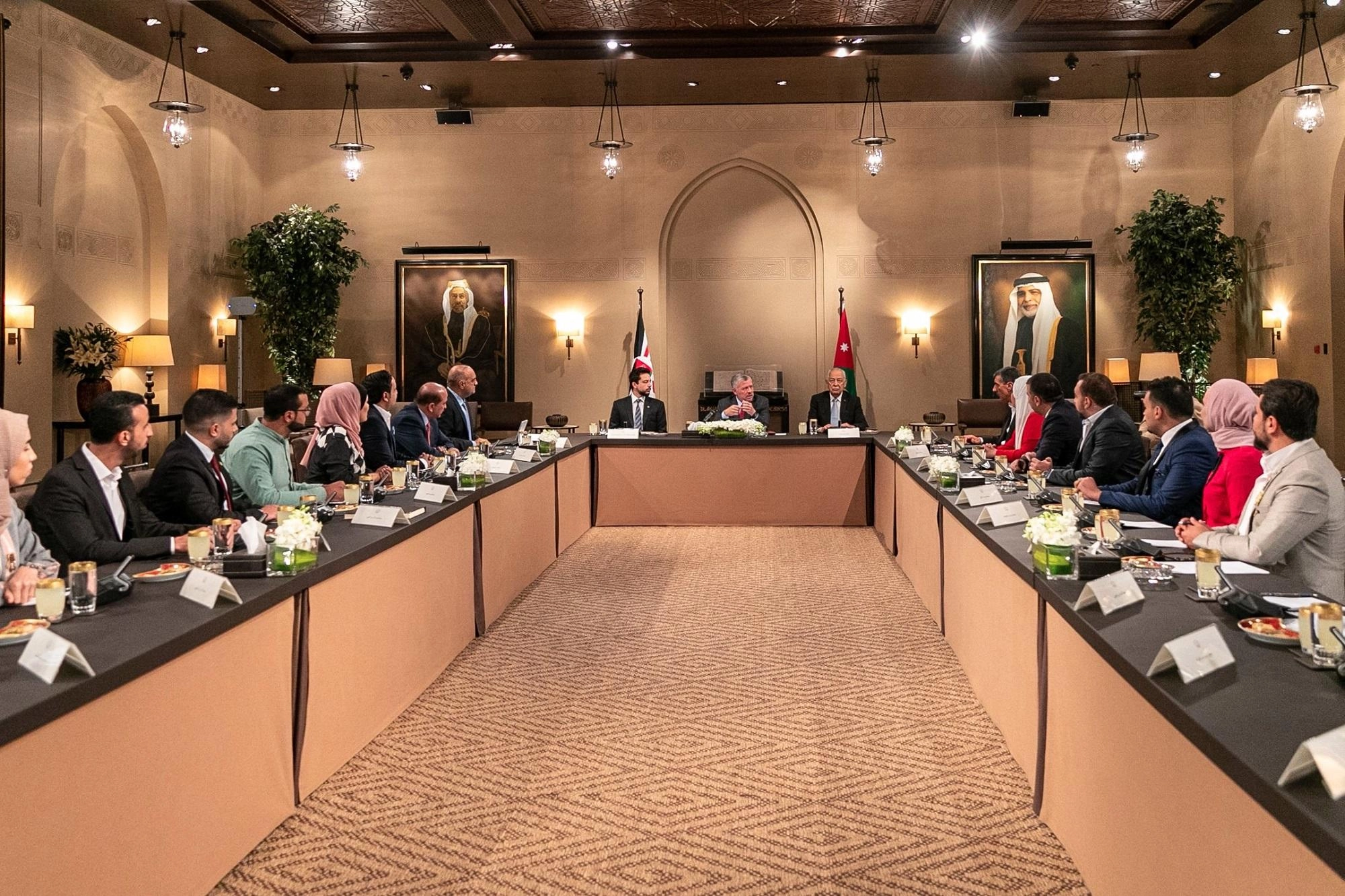 الملك: طاقة وجدية الشباب ترفع معنوياتي