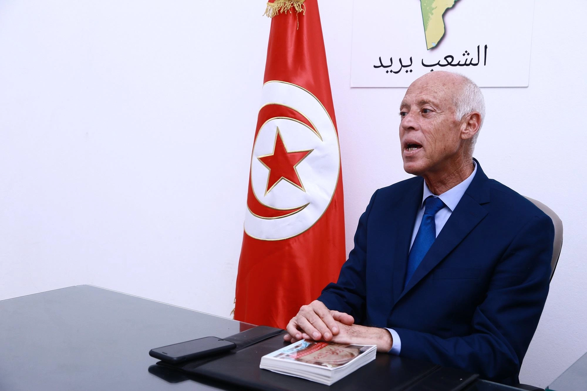 "زلزال انتخابي" في تونس وسعيّد يتقدم للدور 2