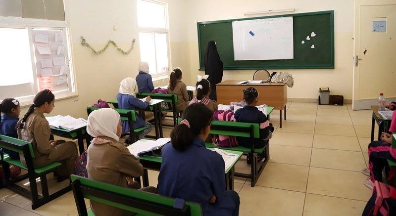 انتظام الدراسة بشكل طبيعي في مدارس حكومية 