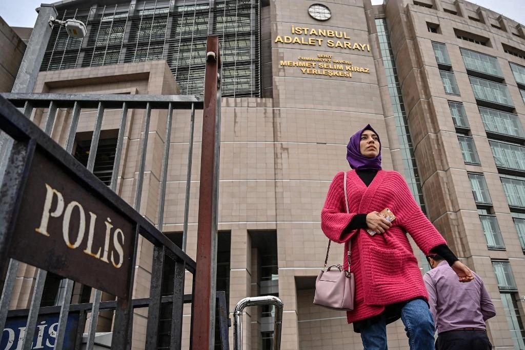 محاكمة صحافيين بعد مقال عن انهيار الليرة