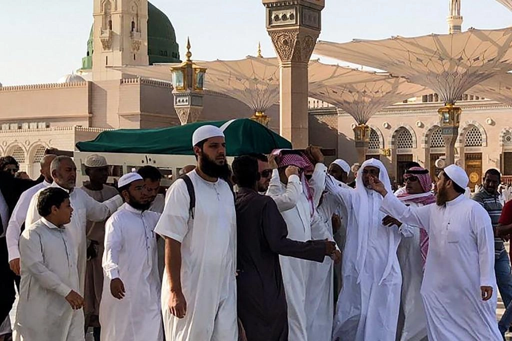دفن الرئيس التونسي السابق في المدينة المنورة