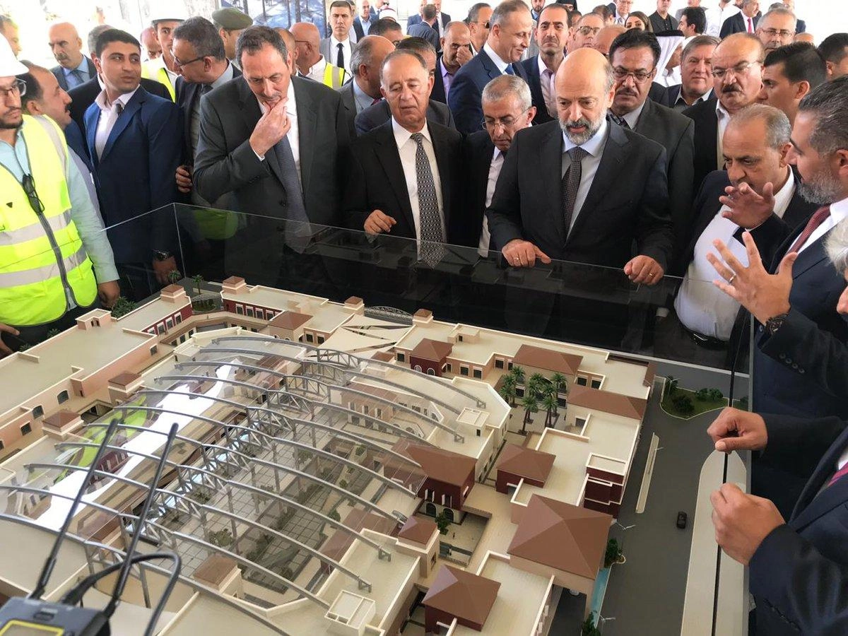 الرزاز: لا يمكن الاستمرار من دون قياس أداء الموظف العام 
