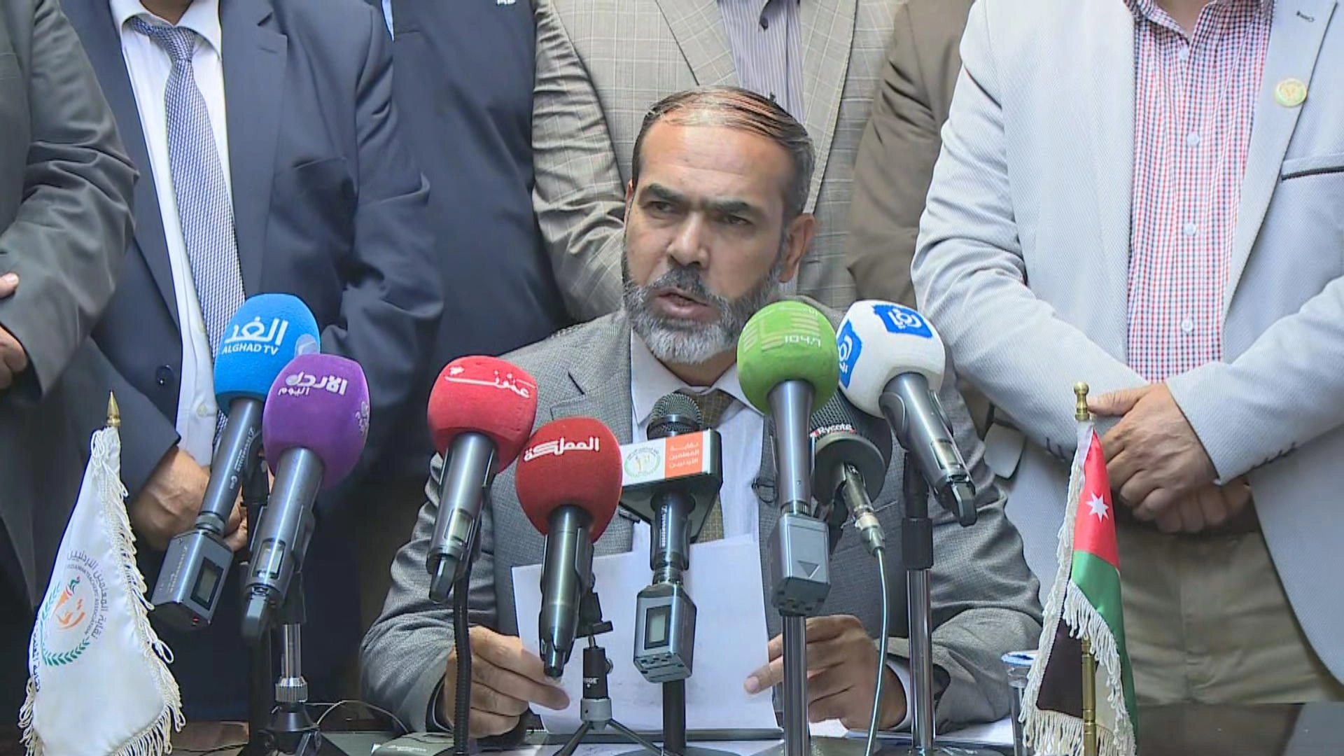 نقابة المعلمين تعتزم الطعن بقرار وقف الإضراب