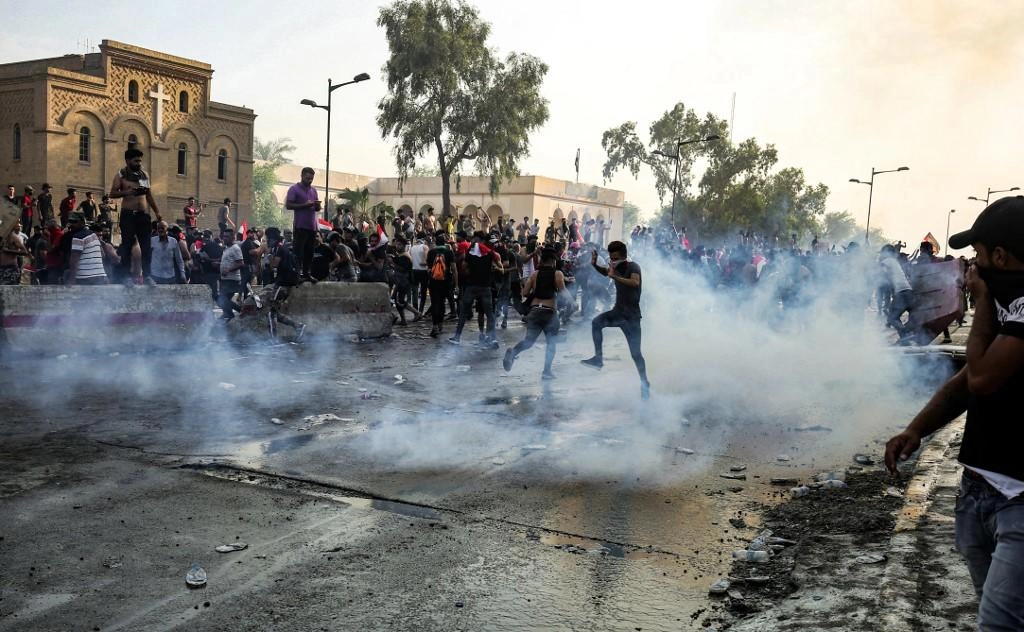 قتيلان و 200 جريح في تظاهرات فضها الأمن بالقوة