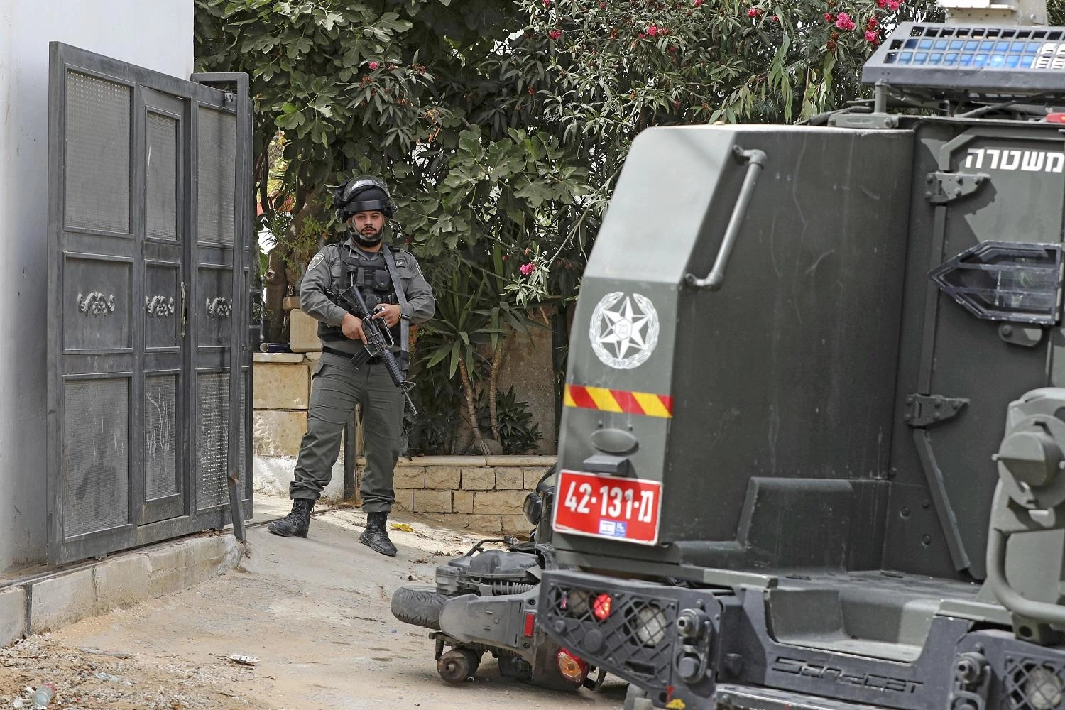 جيش الاحتلال الإسرائيلي يعتقل 16 فلسطينيا
