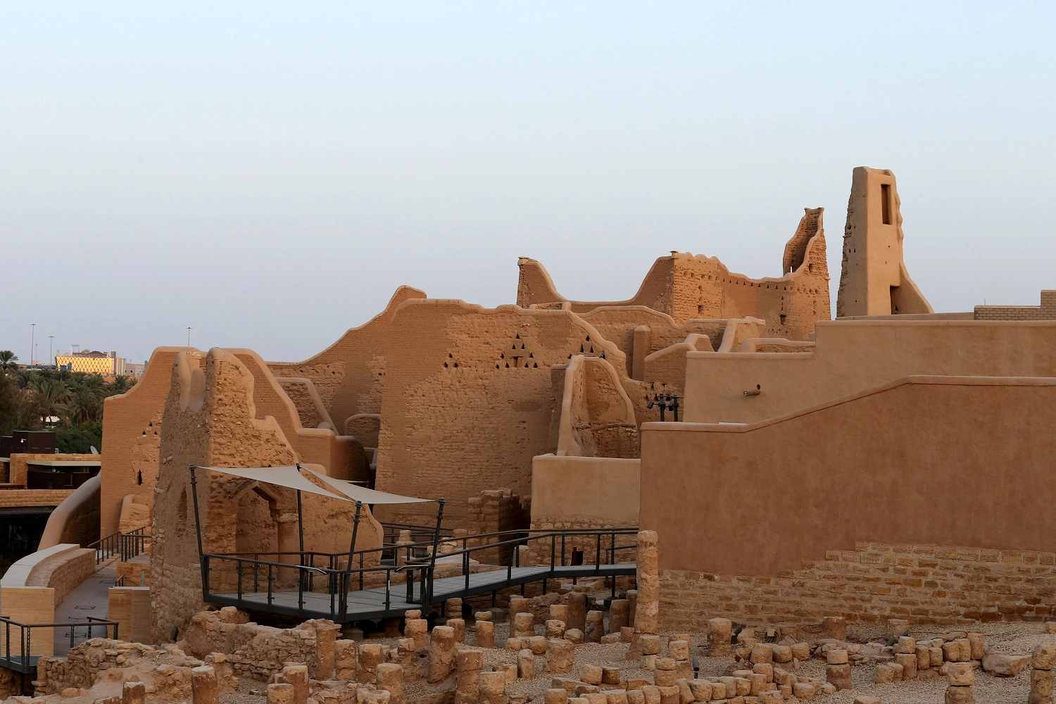 24 ألف زائر بتأشيرة سياحية خلال 10 أيام 