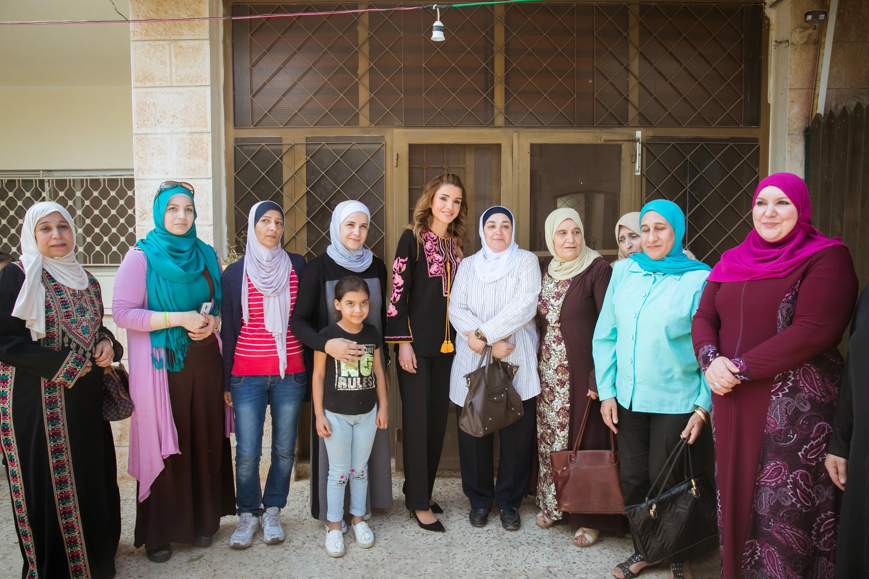 الملكة تزور جمعية همة نساء البلقاء الخيرية