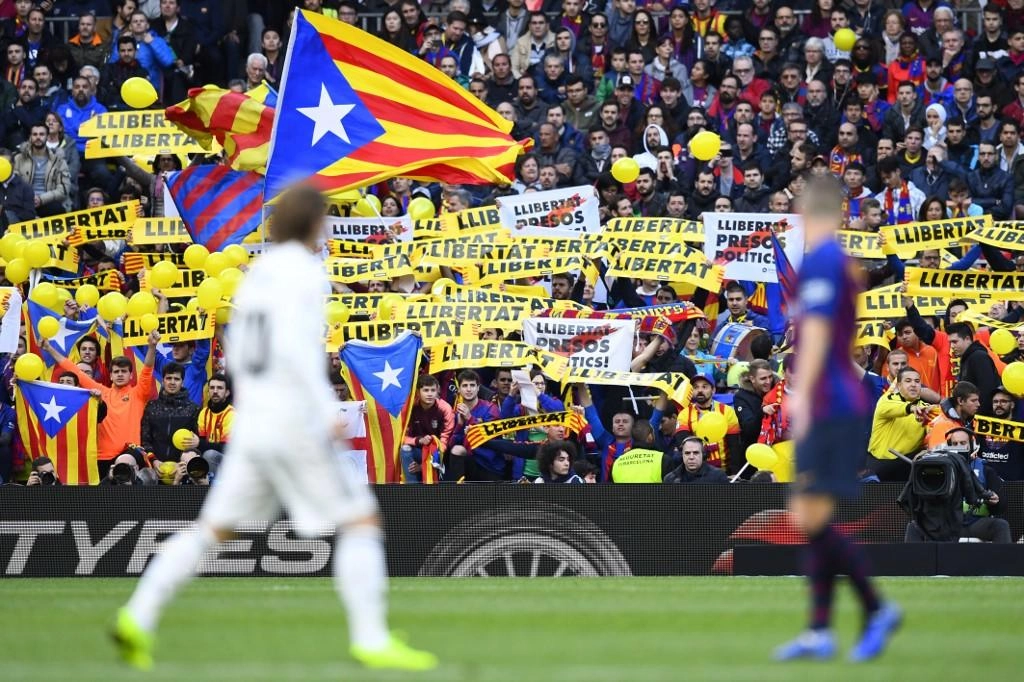 تأجيل مباراة برشلونة وريال مدريد بعد توتر في إقليم كاتالونيا
