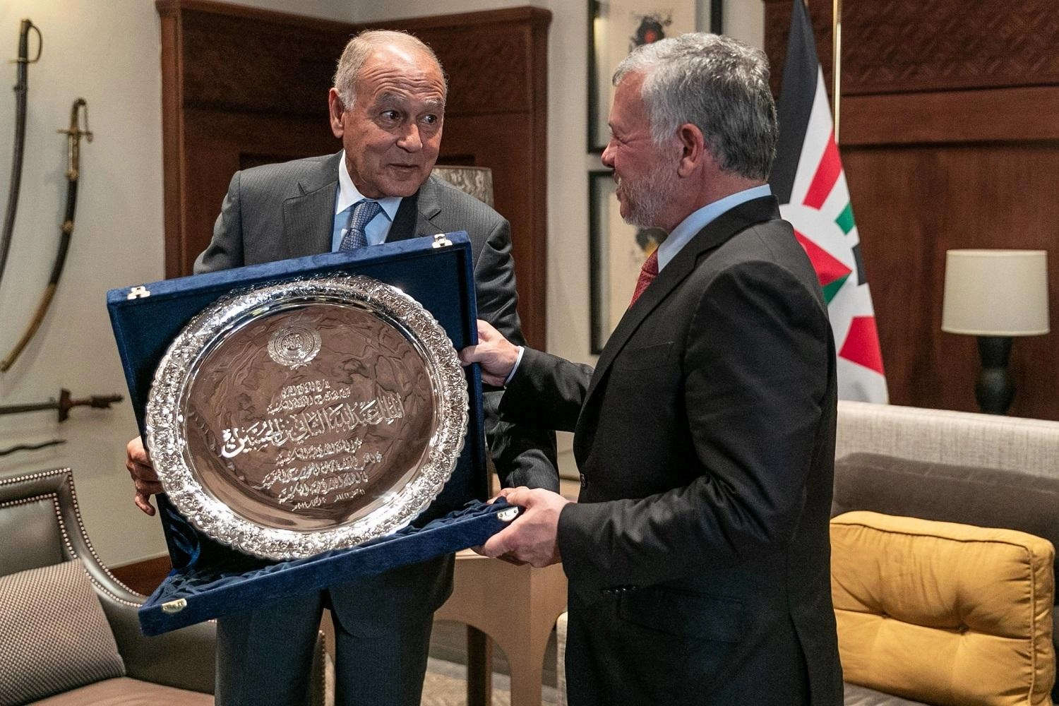 الملك يتسلم درع العمل التنموي العربي لعام 2019