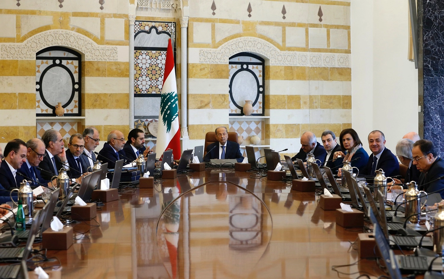 الرئيس يدعو لرفع السرية المصرفية عن حسابات الوزراء 