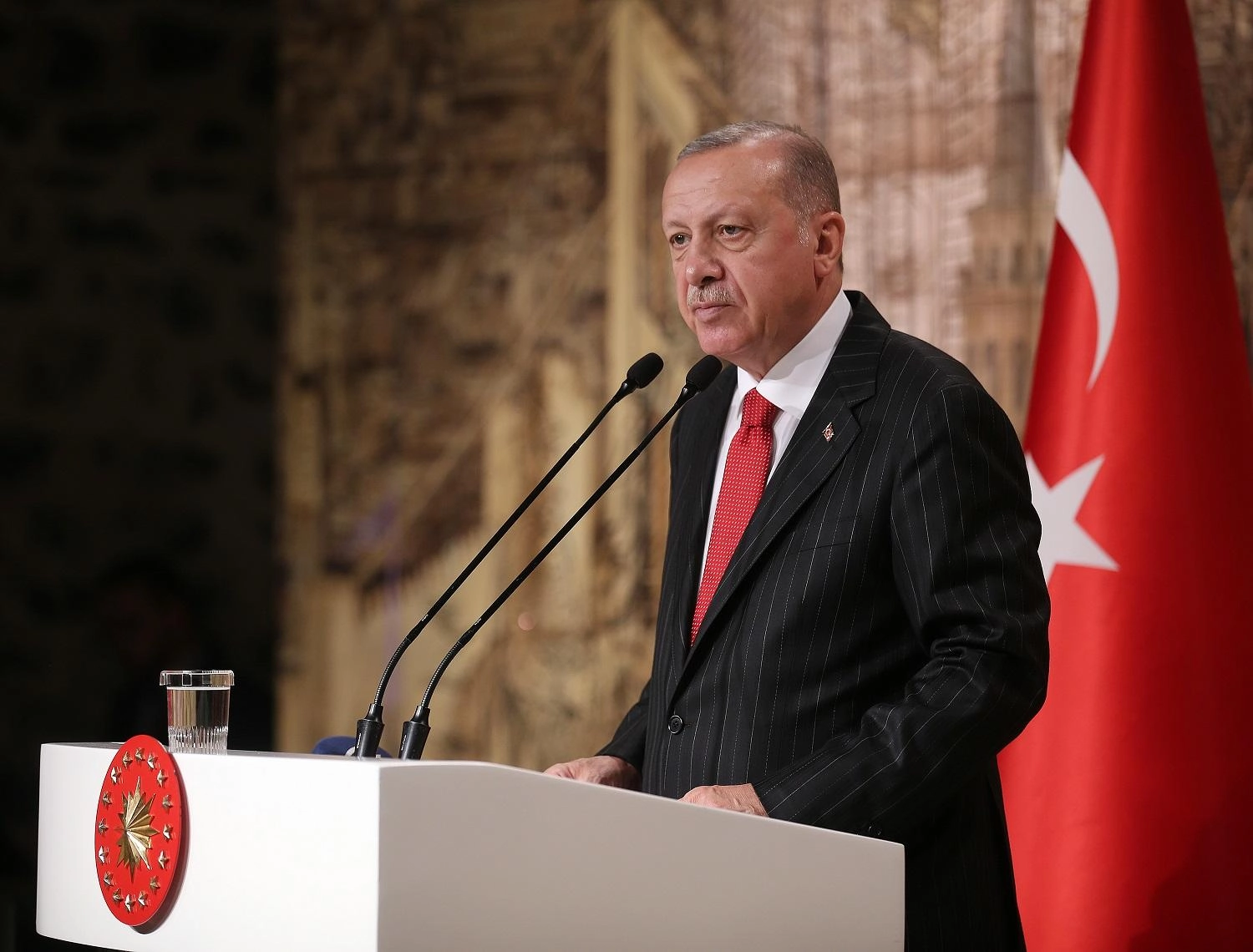 أردوغان يتهم الغرب بدعم "إرهابيين"