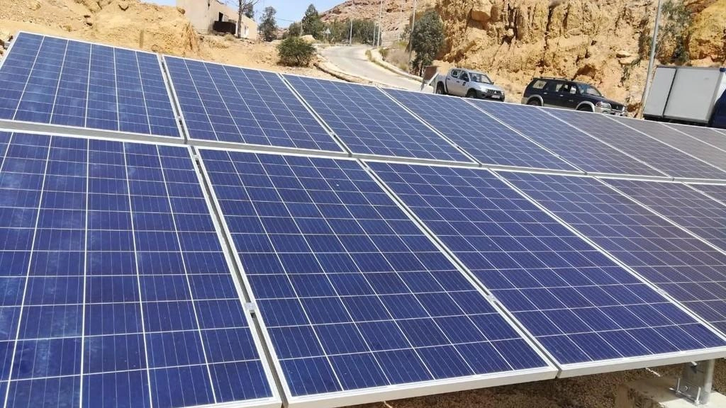خلايا شمسية في مساجد توفر 2.4 مليون دينار سنويا