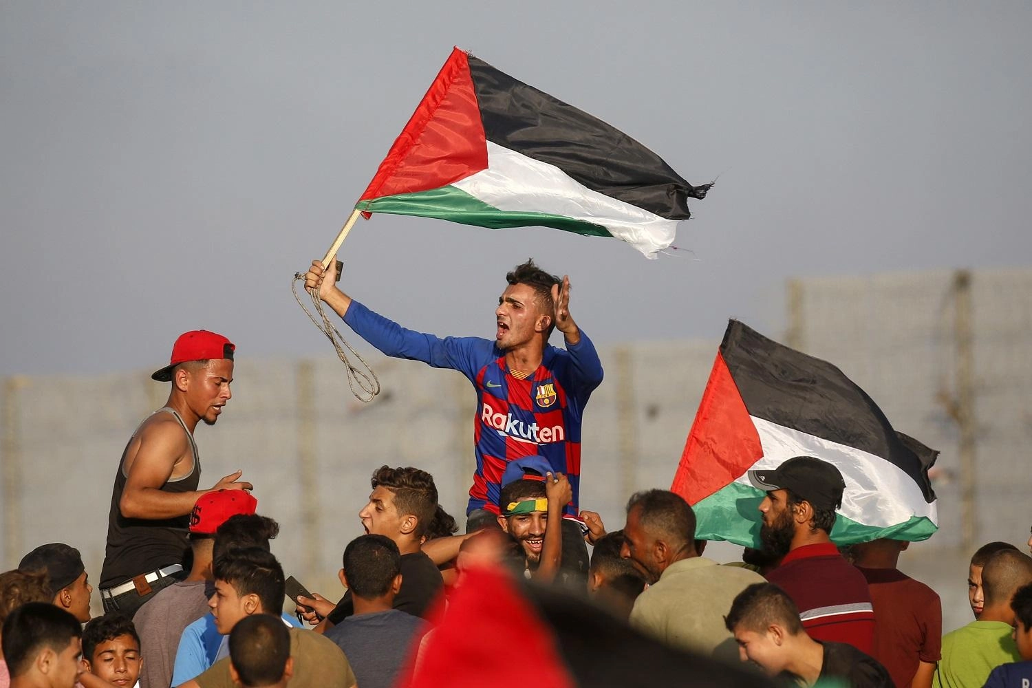 إصابة 81 فلسطينيا برصاص قوات الاحتلال الإسرائيلي