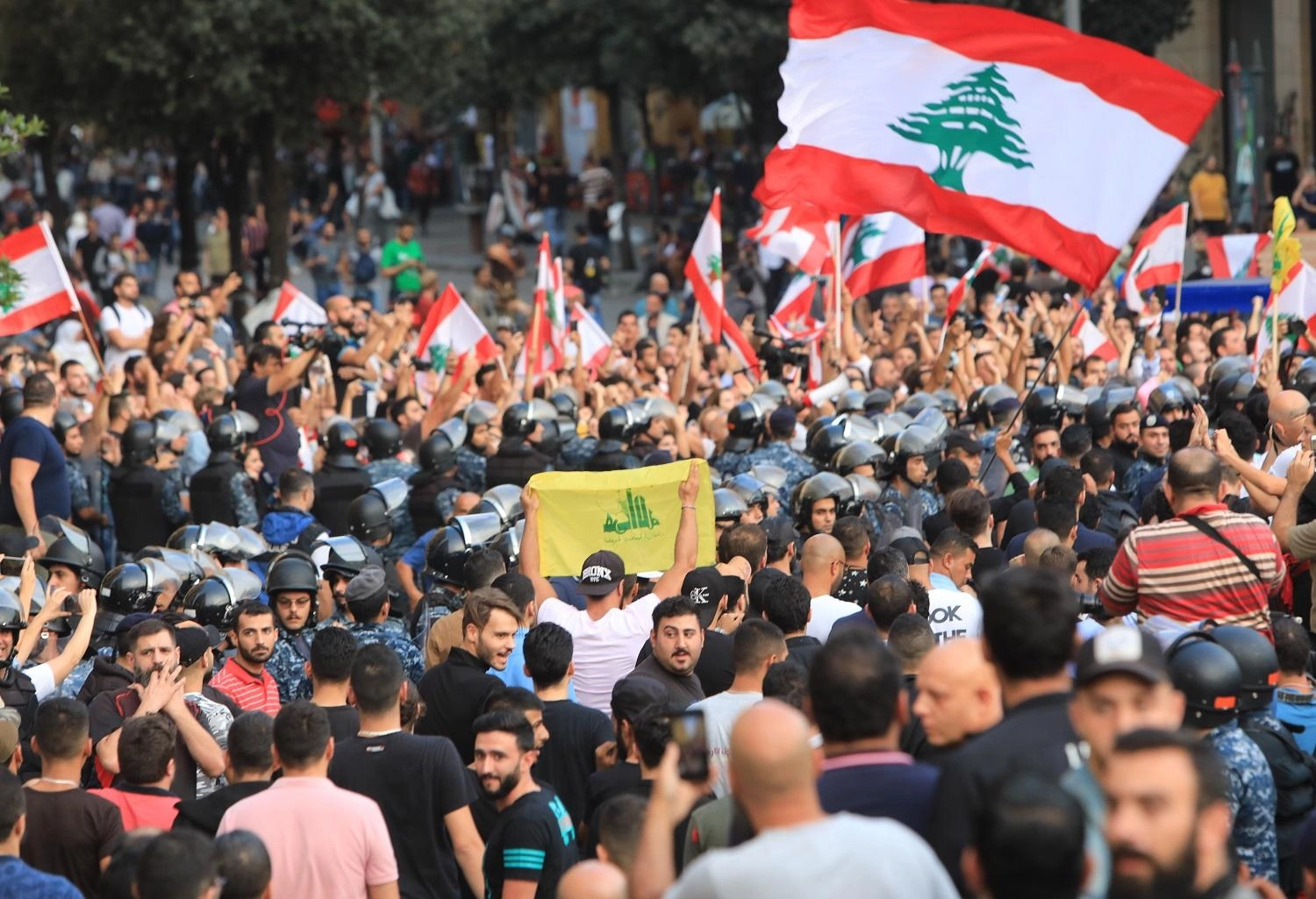 دعوة إلى "الحوار" لحل الأزمة في لبنان