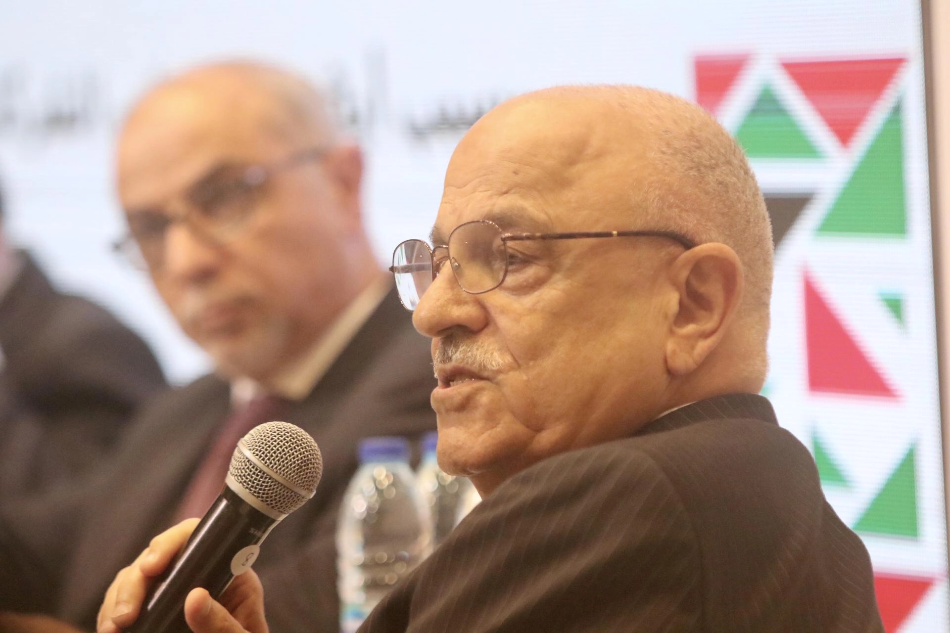 ربط الحوافز الاستثمارية بمؤشرات الأداء والنتائج