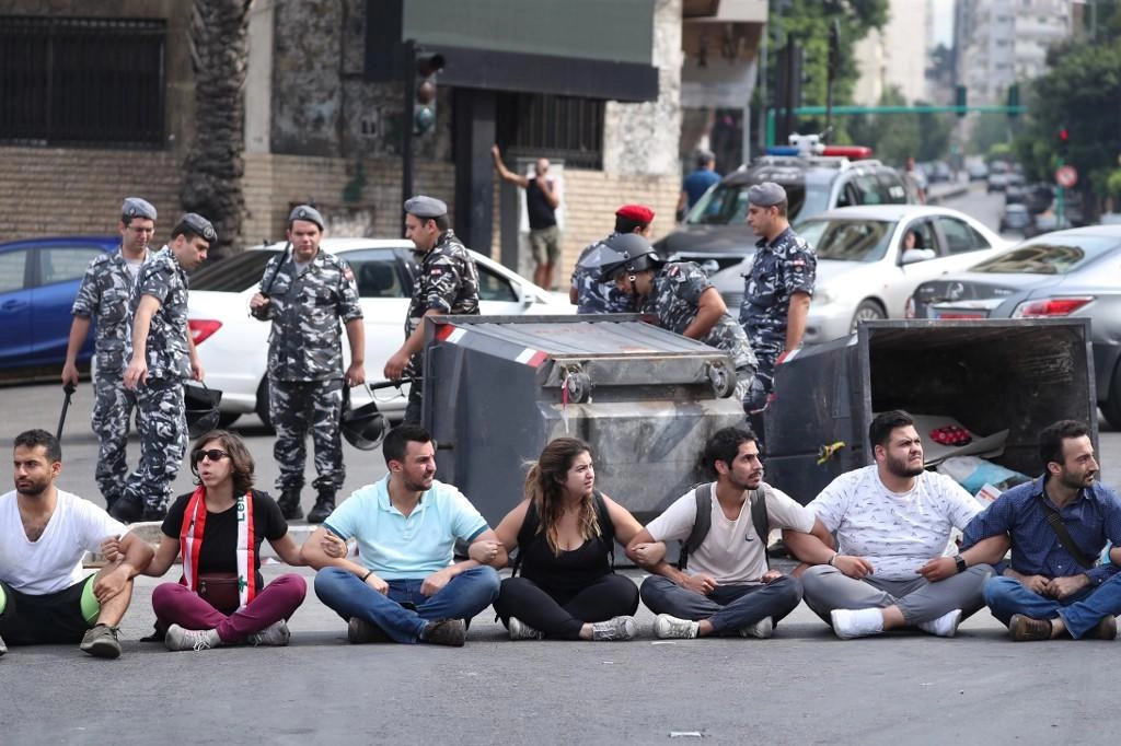 سلسلة بشرية من الجنوب إلى الشمال في إطار الحراك الشعبي