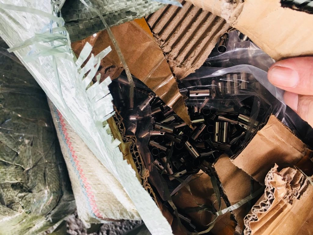  احباط  تهريب "مكبس" لصناعة رؤوس سجائر الكترونية 