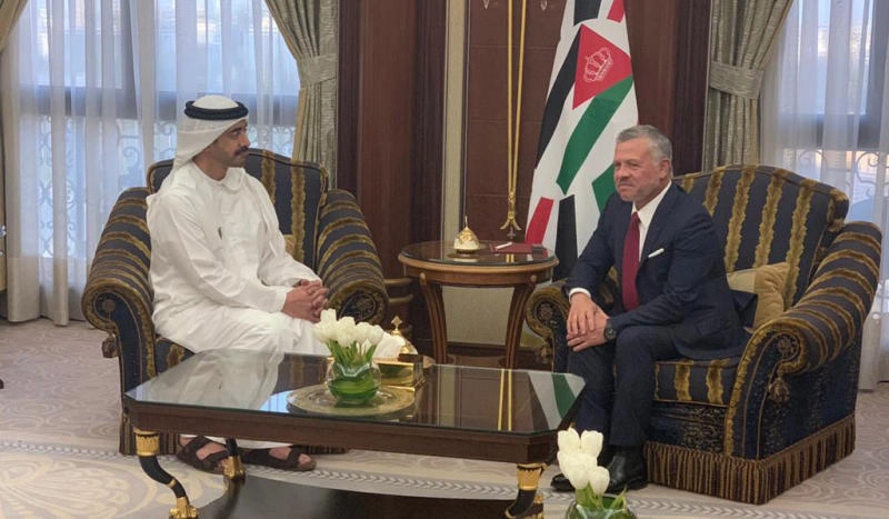 الملك يلتقي وزير الخارجية والتعاون الدولي الإماراتي