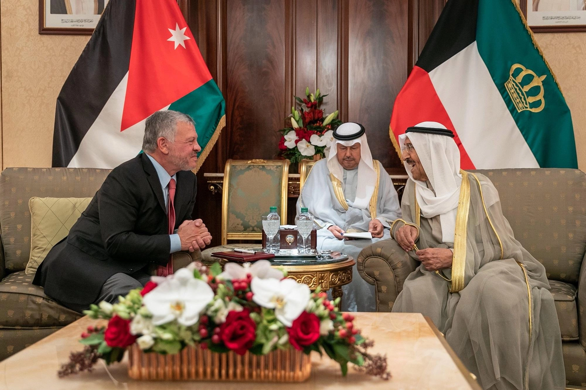 الملك يعود إلى أرض الوطن بعد مباحثات مع أمير الكويت