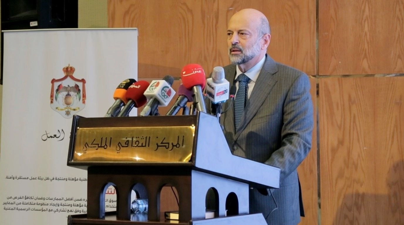 الرزاز: حصر مسؤولية التشغيل بالحكومة سبّب بطالة عالية جدا