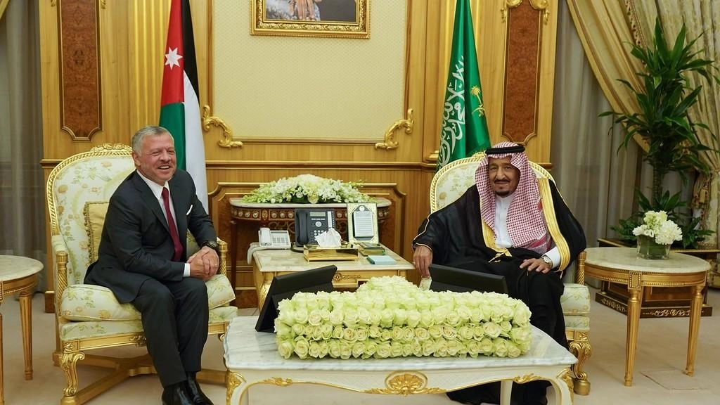 الملك يهنئ خادم الحرمين الشريفين بالتوصل لاتفاق الرياض