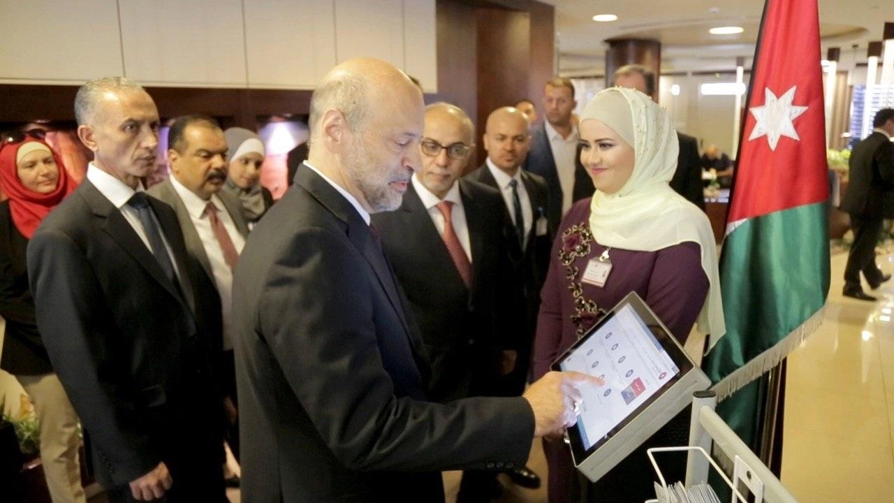 إطلاق الحزمة الأولى من الخدمات الإلكترونية