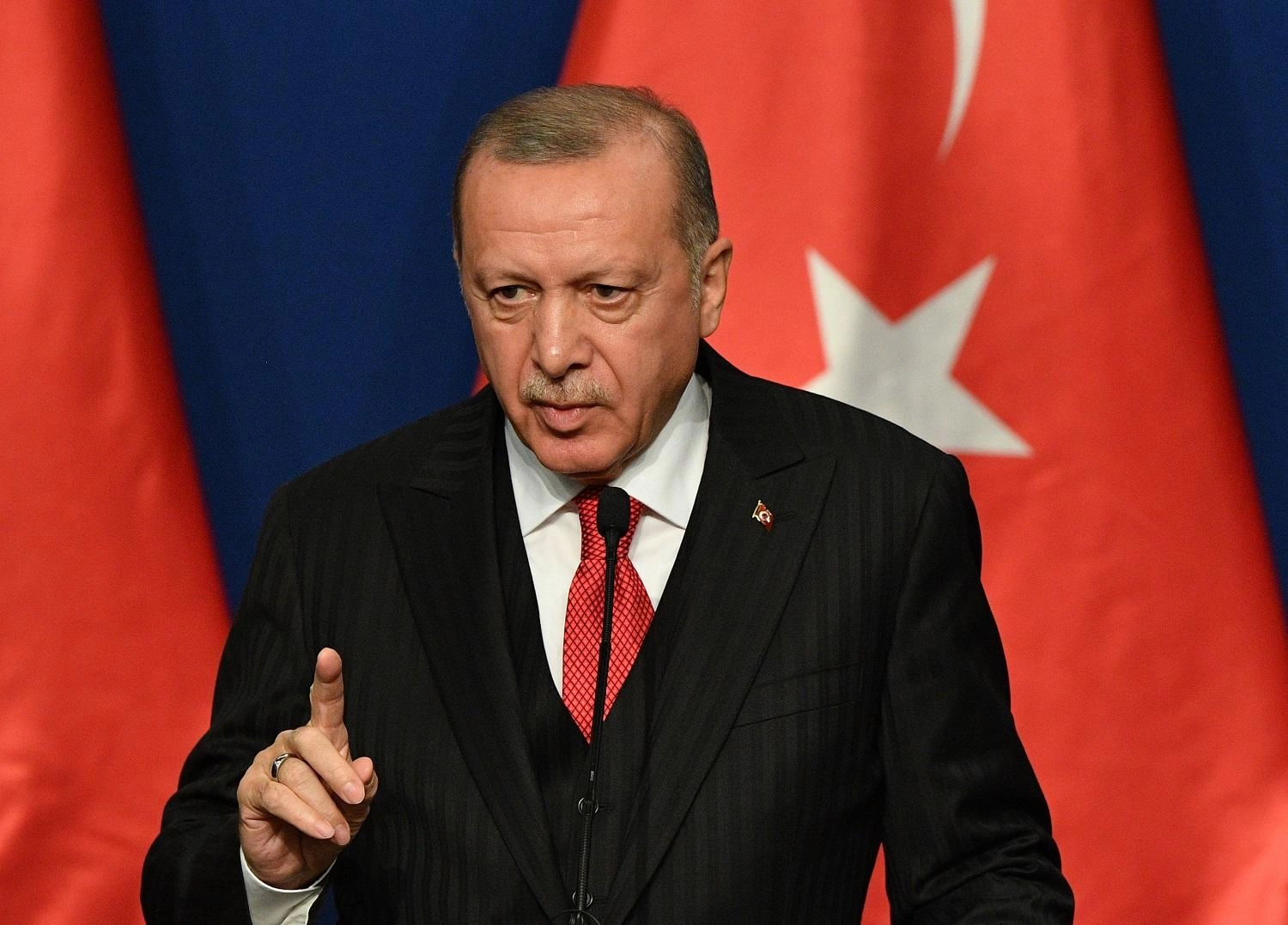 أردوغان: السماح بدخول اللاجئين لأوروبا ما لم نحصل على دعم