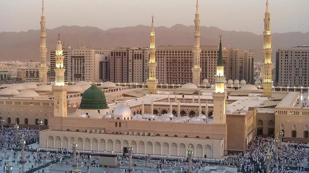 الملك والملكة يهنئان بمناسبة ذكرى المولد النبوي