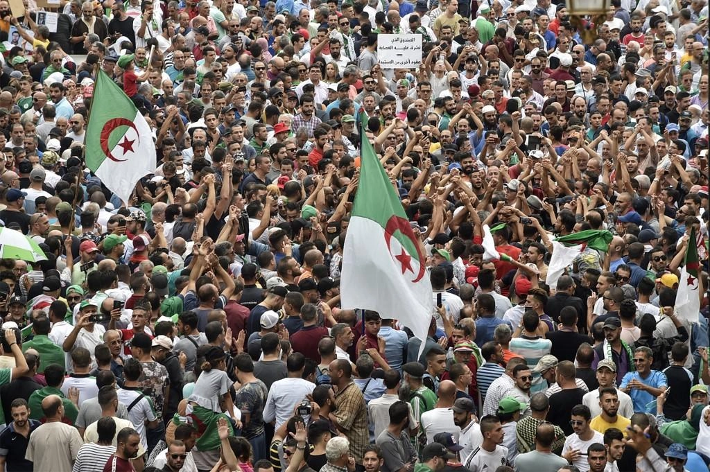 نواب يوافقون على إصلاحات لقطاع النفط وصناعات أخرى