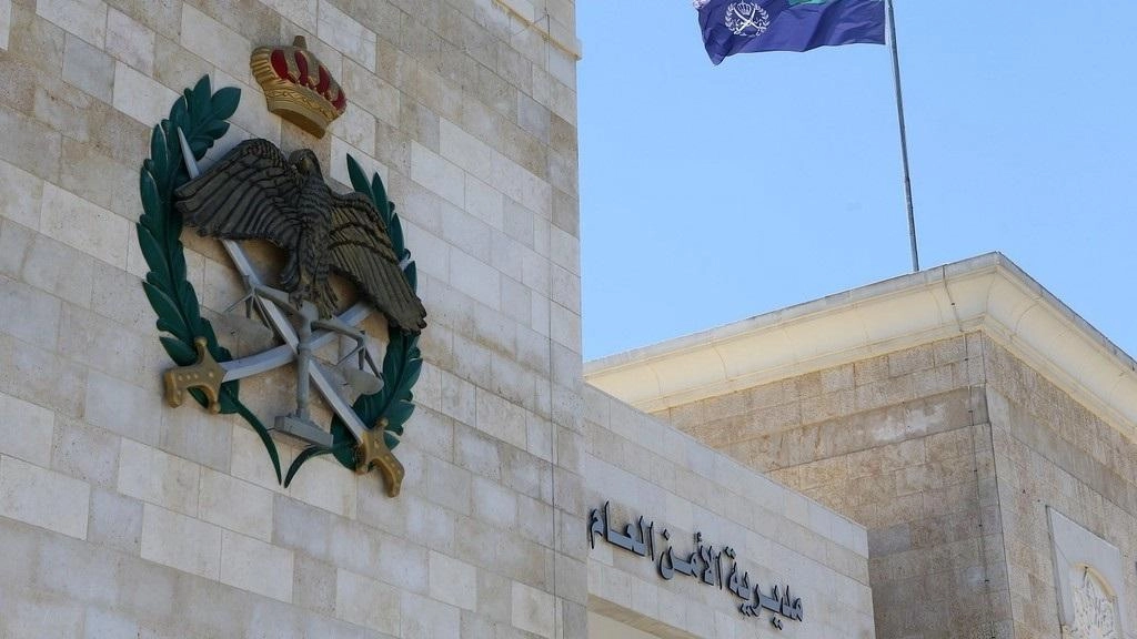 توقيف امرأة بتهمة إيذاء رضيعها